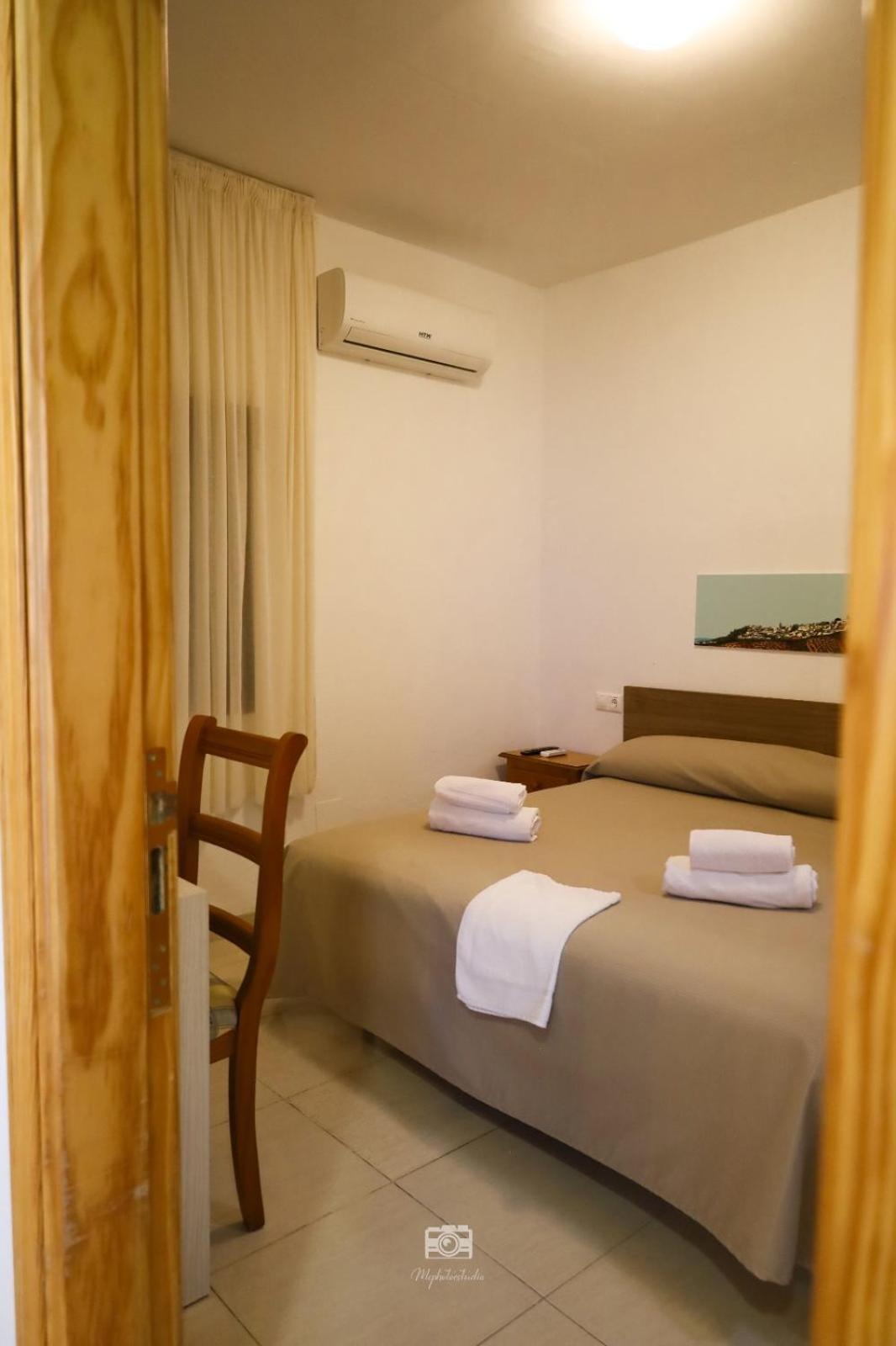 Hospedium Dlj Hostal Ben Nassar Arjona Exterior foto